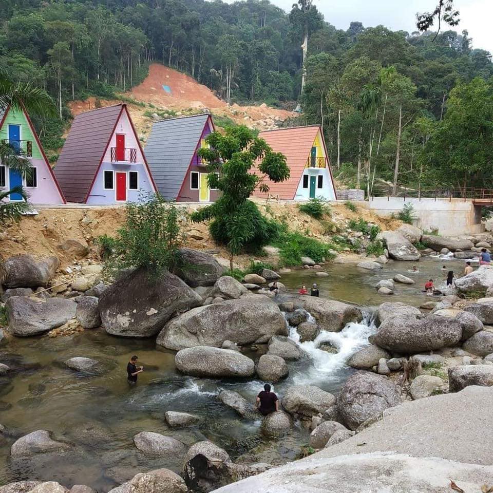 chalet tepi sungai di negeri sembilan