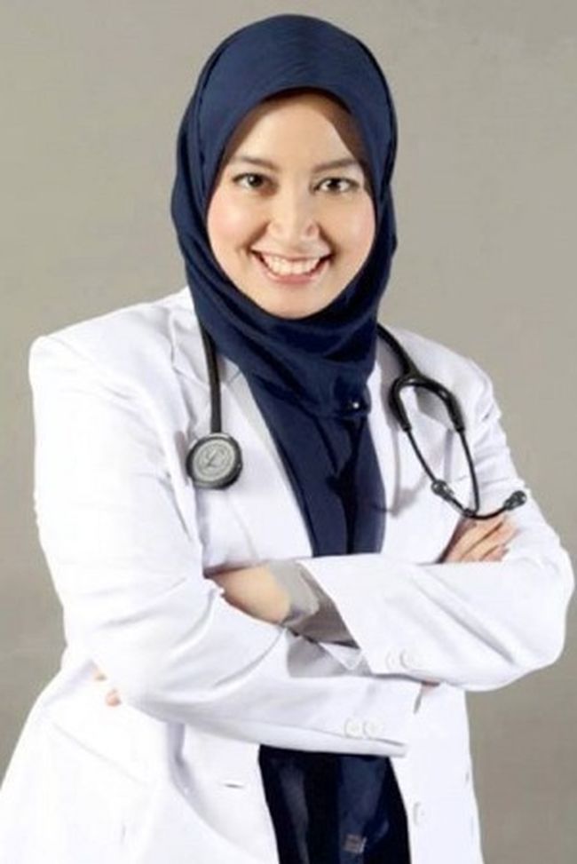 pakaian doktor perempuan